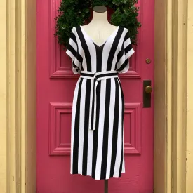 Knitss black and white short sleeve dress size Large new with tags