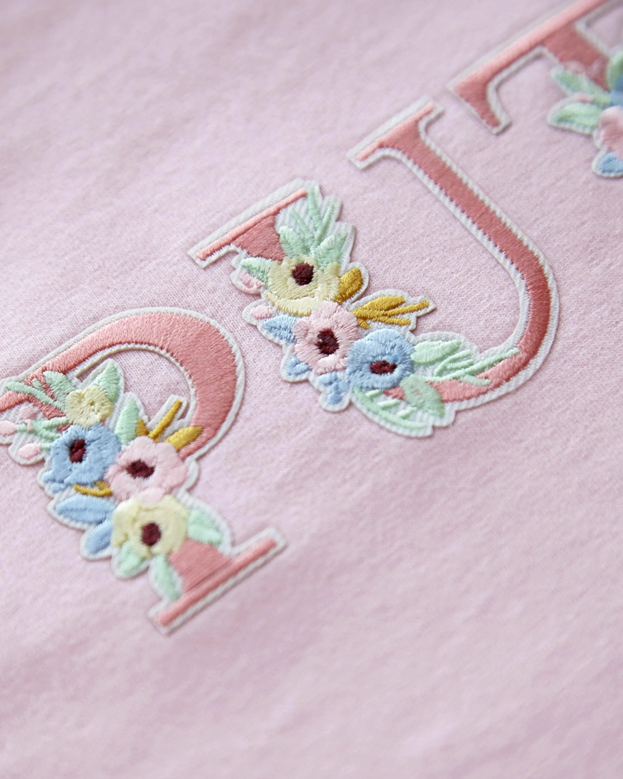 Puta, floral style embroidery on pink - crop top.